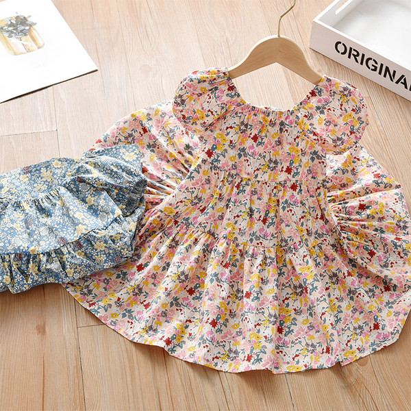 Dječja haljina s kratkim rukavima i cvjetnim motivima