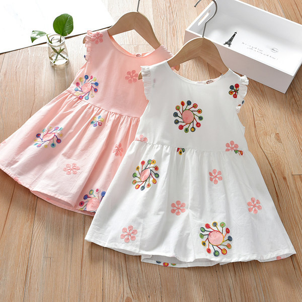 Nyári gyerekruha rátéttel és ovális nyakkivágással