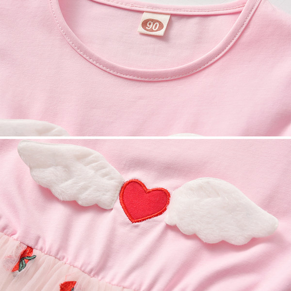 Nyári ruha lányoknak tüll és fürtök