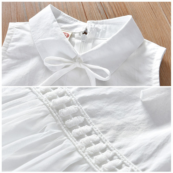 Klassikalise krae ja valge paelaga lastekleit