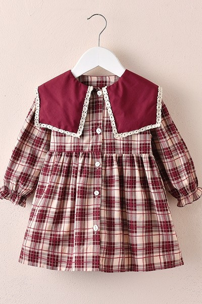 Haljina kariranog kroja s gumbima