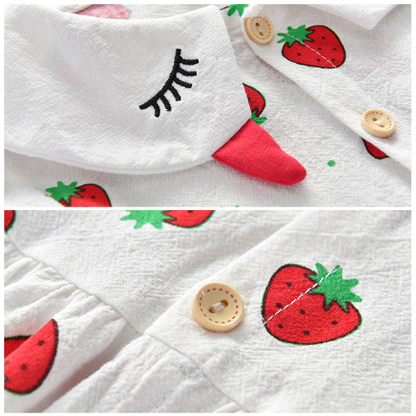 Модерна разкроена рокля с копчета 