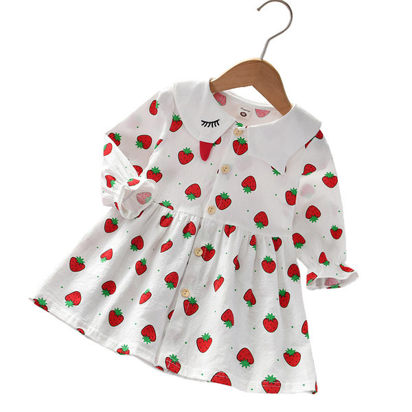 Модерна разкроена рокля с копчета 