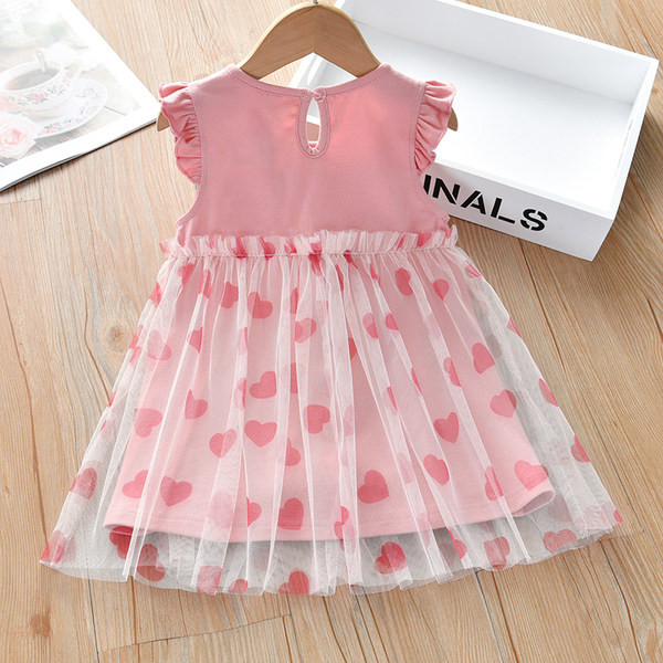 Novi model dječje haljine s ružičastim kovrčama