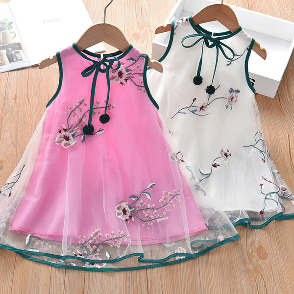 Uus mudel laste lõikega tikandiga kleit