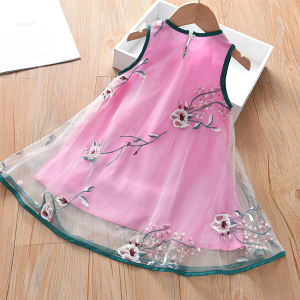 Uus mudel laste lõikega tikandiga kleit