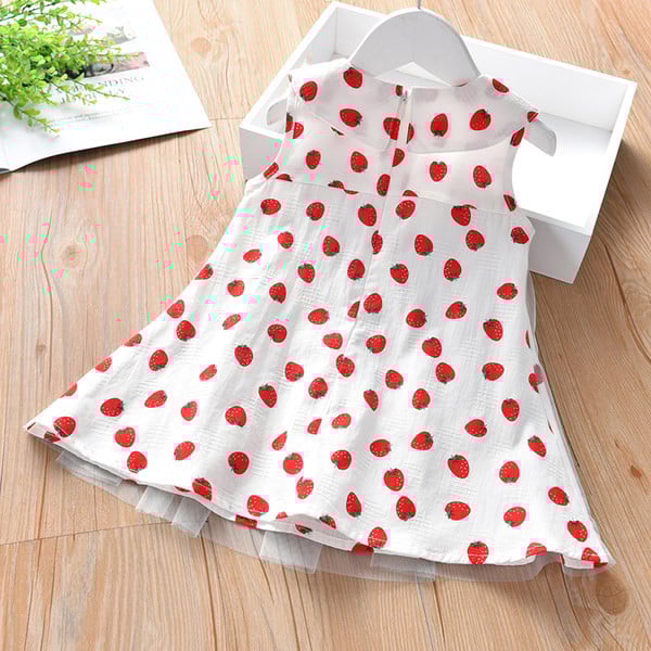 Maasikaaplikatsiooni ja ovaalse kaelusega lastekleit