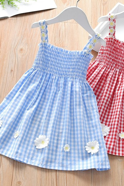 Ljetna karirana haljina s naramenicama