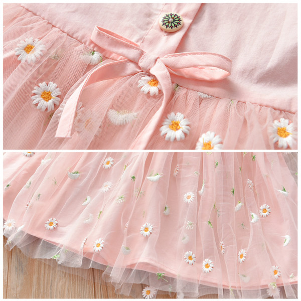 Modern gyerekruha hímzéssel és gombokkal