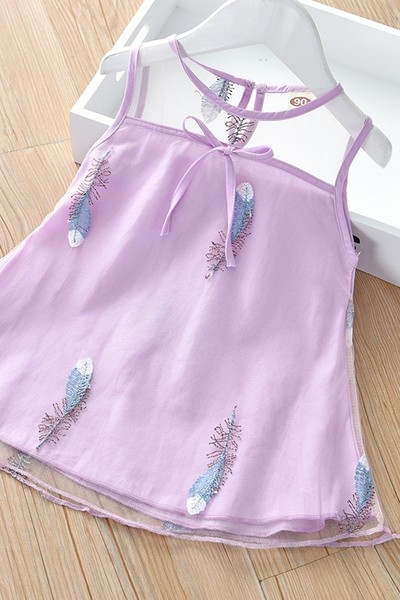 Gyermek szabású ruha hímzéssel és tüllel