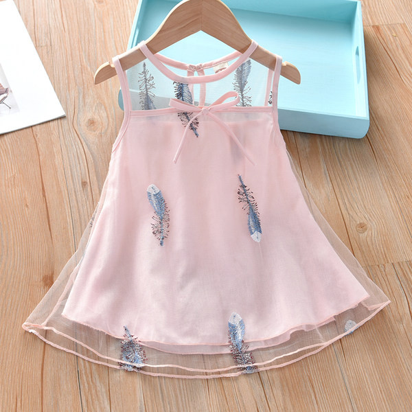 Gyermek szabású ruha hímzéssel és tüllel