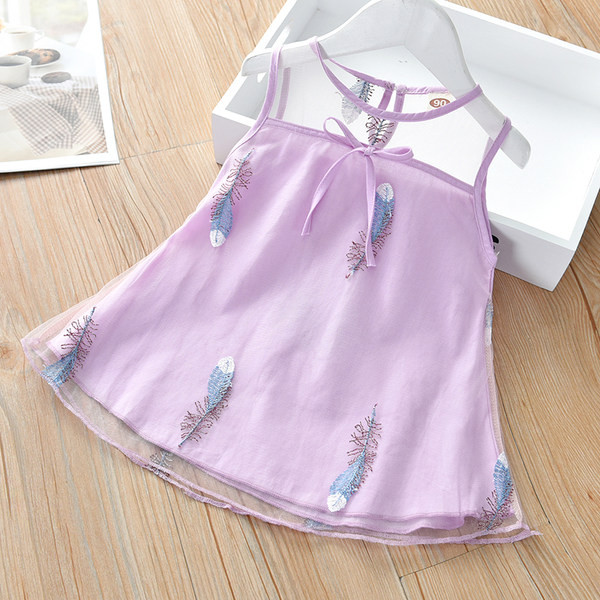 Gyermek szabású ruha hímzéssel és tüllel