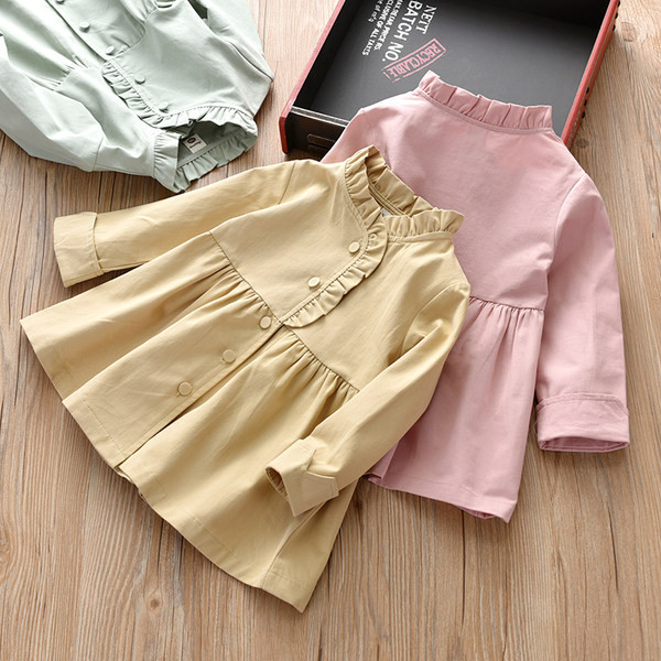 Nööpide ja lokkidega kevadkleit