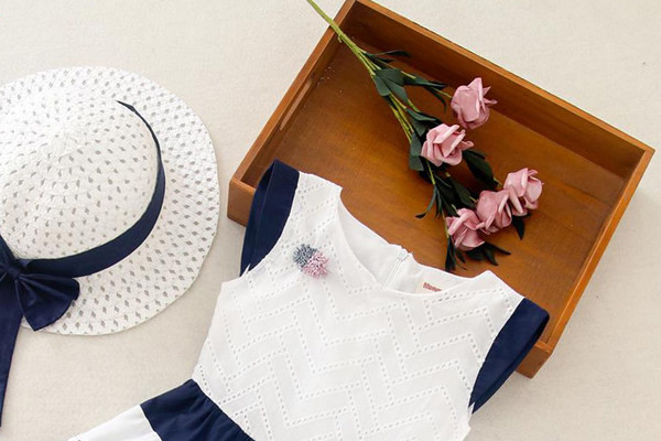 Kék és rózsaszín ovális nyakkivágású gyerekruha