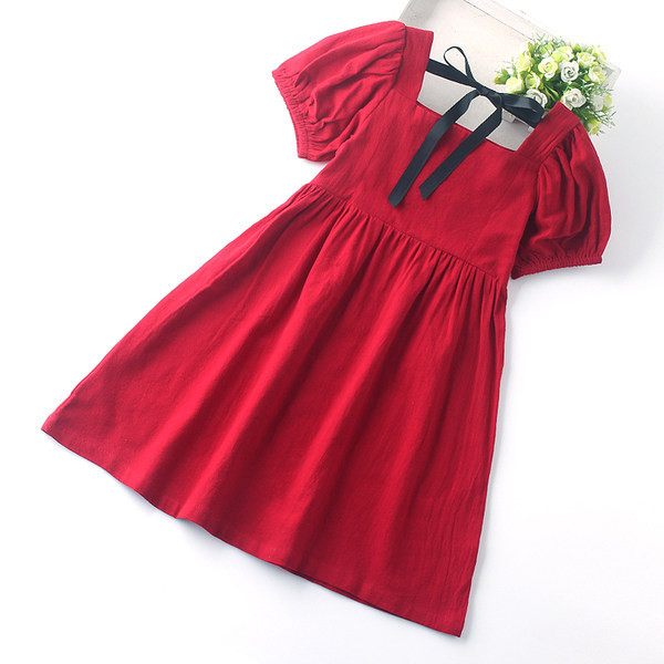 Dječja haljina s četvrtastim izrezom i trakom