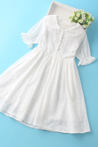 Nyári pamut ruha gallérral és fürtökkel