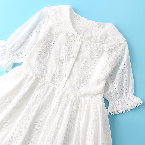 Nyári pamut ruha gallérral és fürtökkel