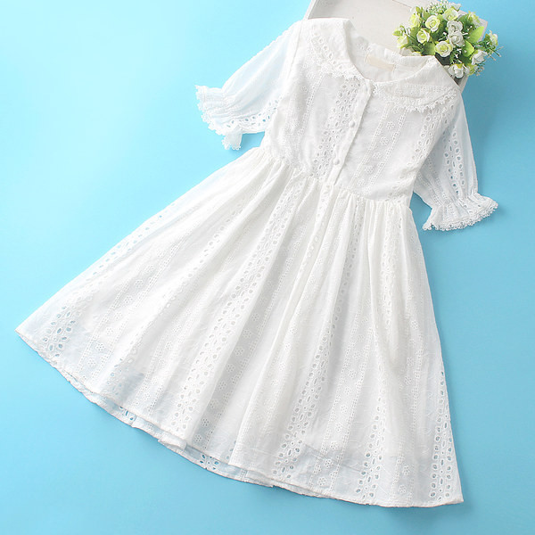 Nyári pamut ruha gallérral és fürtökkel