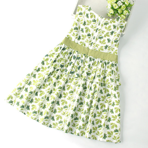 Moodne ovaalse kaelusega lastekleit tüdrukutele