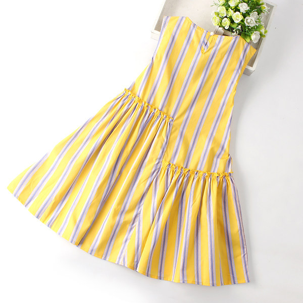 Παιδικό ριγέ φόρεμα με οβάλ λαιμόκοψη