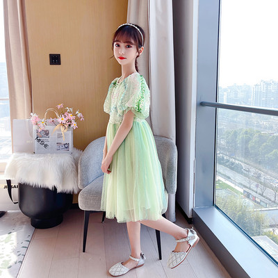 Gyermek szabású ruha flitterekkel és tüllel