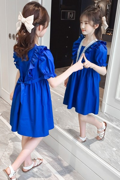 Модерна детска рокля с къдри в син и червен цвят