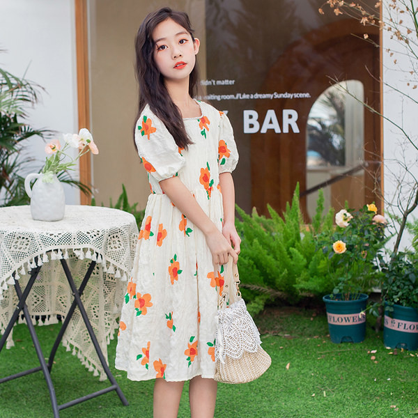 Детска разкроена рокля с флорален десен за момичета