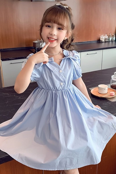 Laste lõikega kleidi uus mudel sinise ja roosa värviga