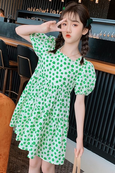 Alkalmi gyerekruha virágmintával