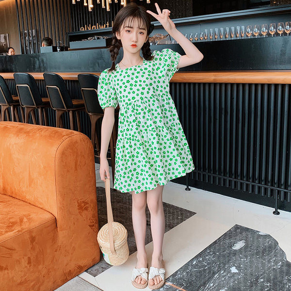 Alkalmi gyerekruha virágmintával