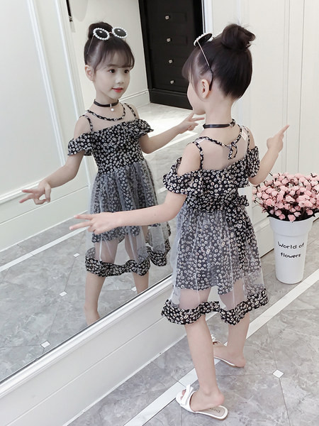 Модерна детска рокля с тюл и флорален десен