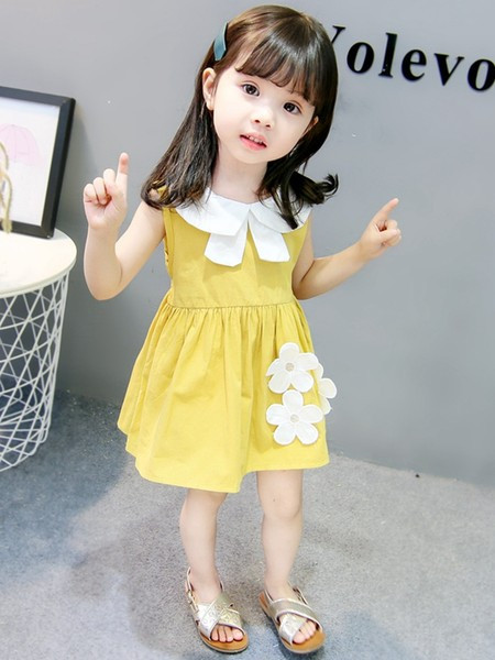 Детска рокля в три цвята с цветя 