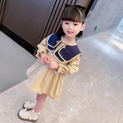 Hosszú ujjú, kivágott gyerekruha új modellje