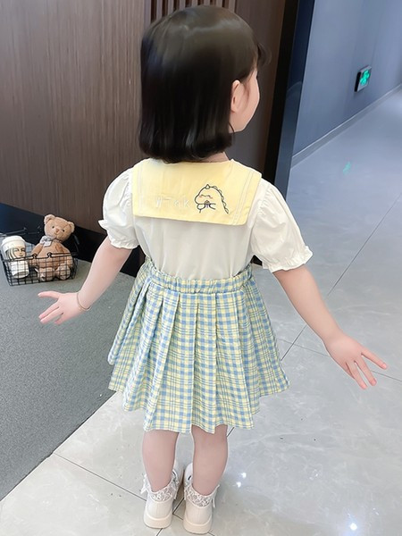 Лятна карирана рокля с яка