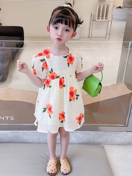 Haljina dječjeg kroja s ovalnim izrezom i kratkim rukavima