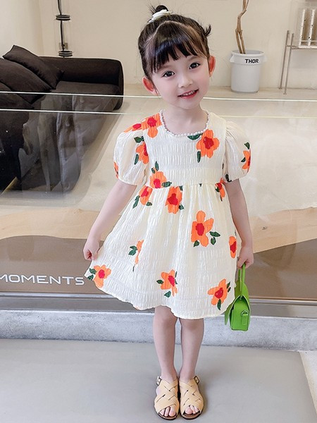 Haljina dječjeg kroja s ovalnim izrezom i kratkim rukavima