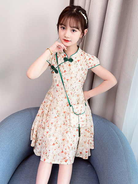 Модерна детска рокля с къс ръкав и флорален десен