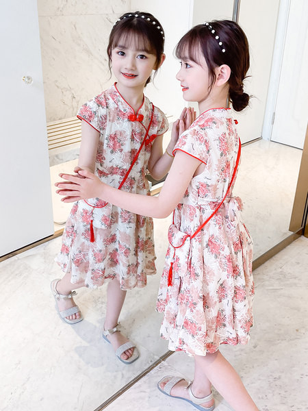 Модерна детска рокля с къс ръкав и флорален десен