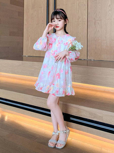 Модерна рокля с обло деколте за момичета