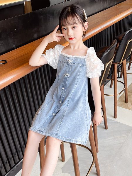 Gyermek farmerruha csipkeujjal