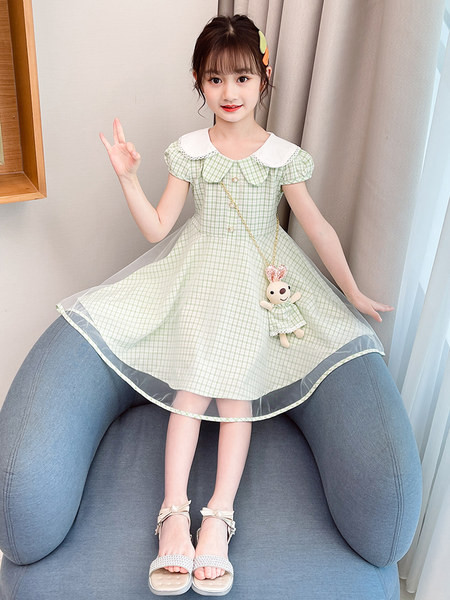 Laste ruuduline klassikalise kraega kleit