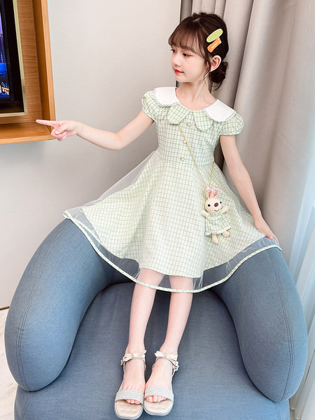 Laste ruuduline klassikalise kraega kleit