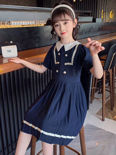 Hosszú gyerekruha lányoknak klasszikus gallérral és gombokkal