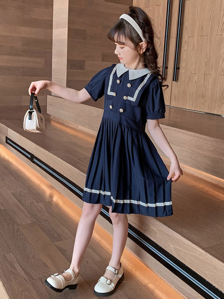 Hosszú gyerekruha lányoknak klasszikus gallérral és gombokkal