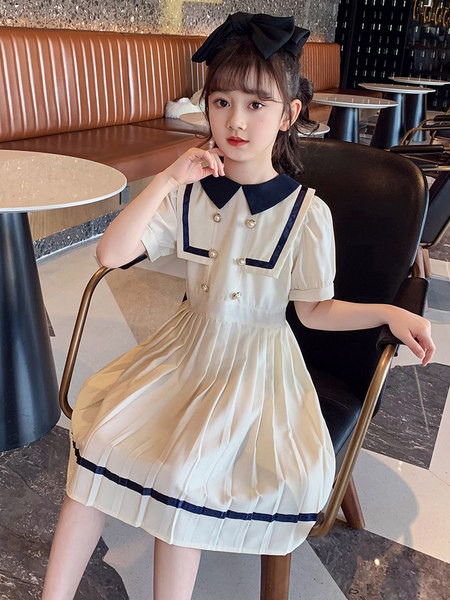 Hosszú gyerekruha lányoknak klasszikus gallérral és gombokkal