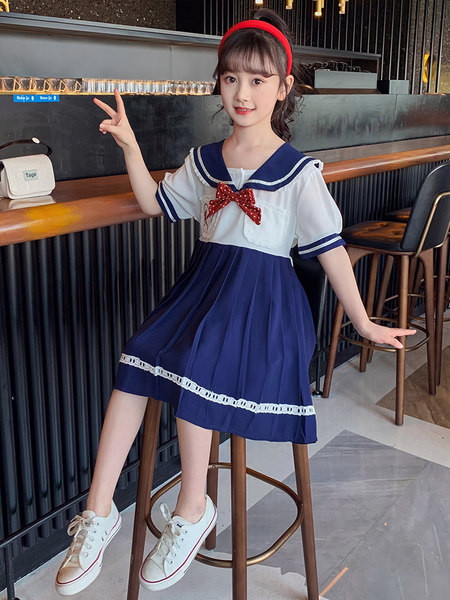 Gyerekruha szalaggal és rövid ujjú