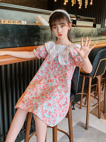 Актуална детска рокля с панделка и флорални мотиви 