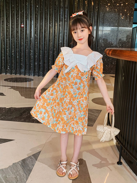 Актуална детска рокля с панделка и флорални мотиви 