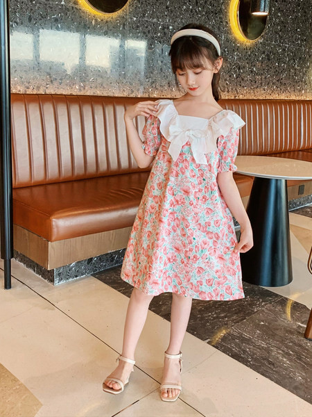 Актуална детска рокля с панделка и флорални мотиви 