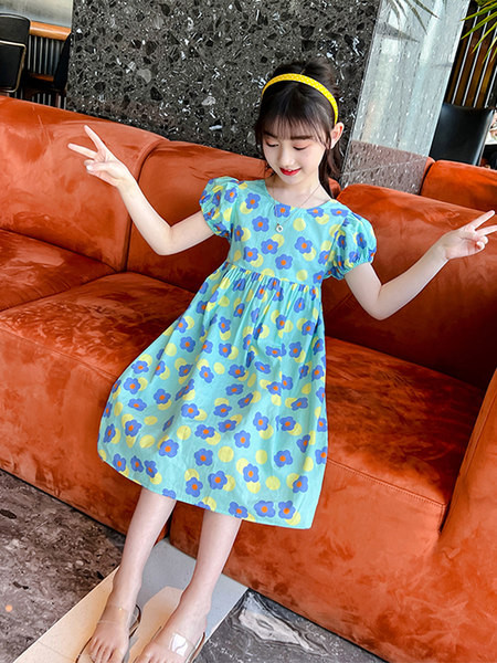 Детска рокля с обло деколте и къс ръкав 